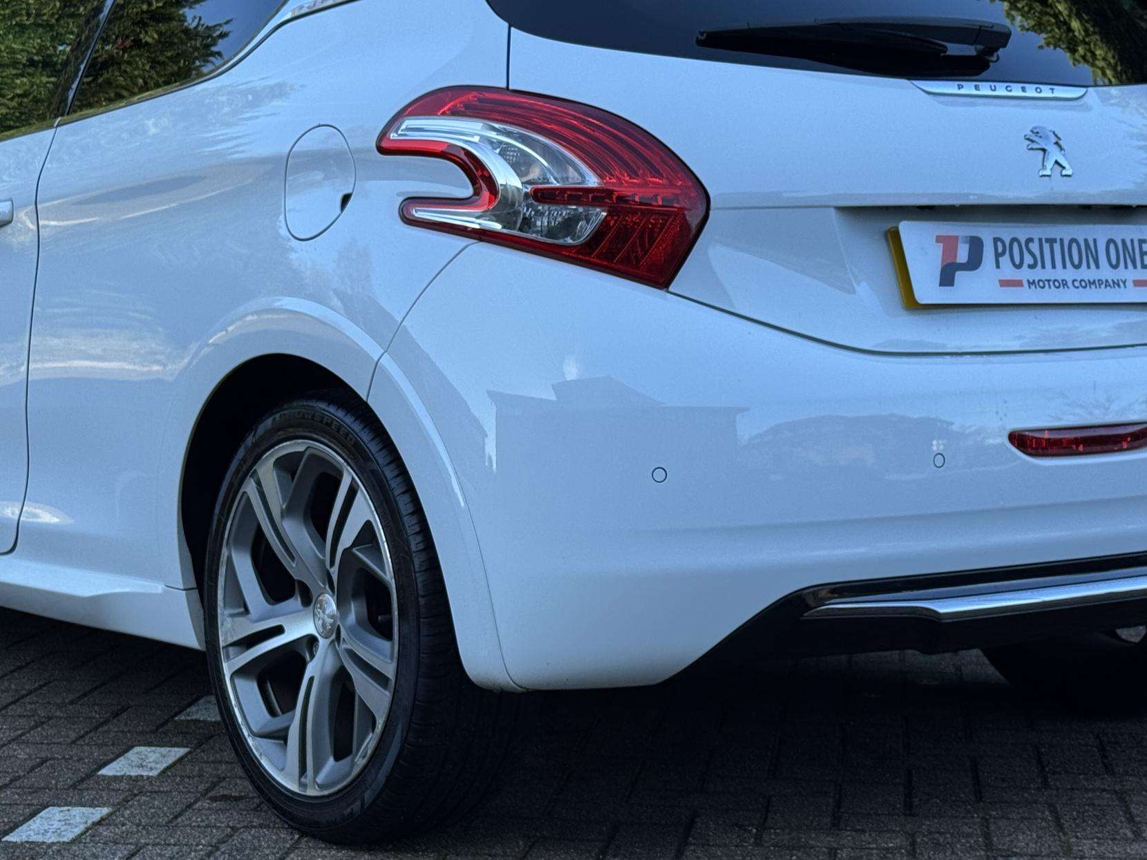2015 PEUGEOT 208 2015 PEUGEOT 208