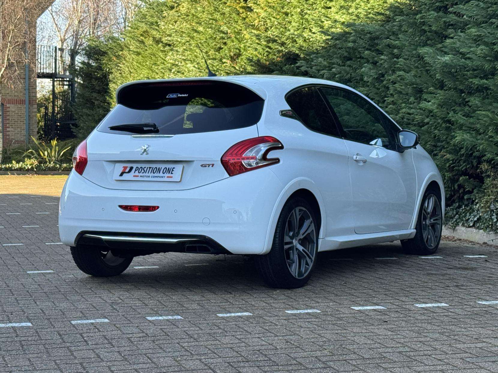 2015 PEUGEOT 208 2015 PEUGEOT 208