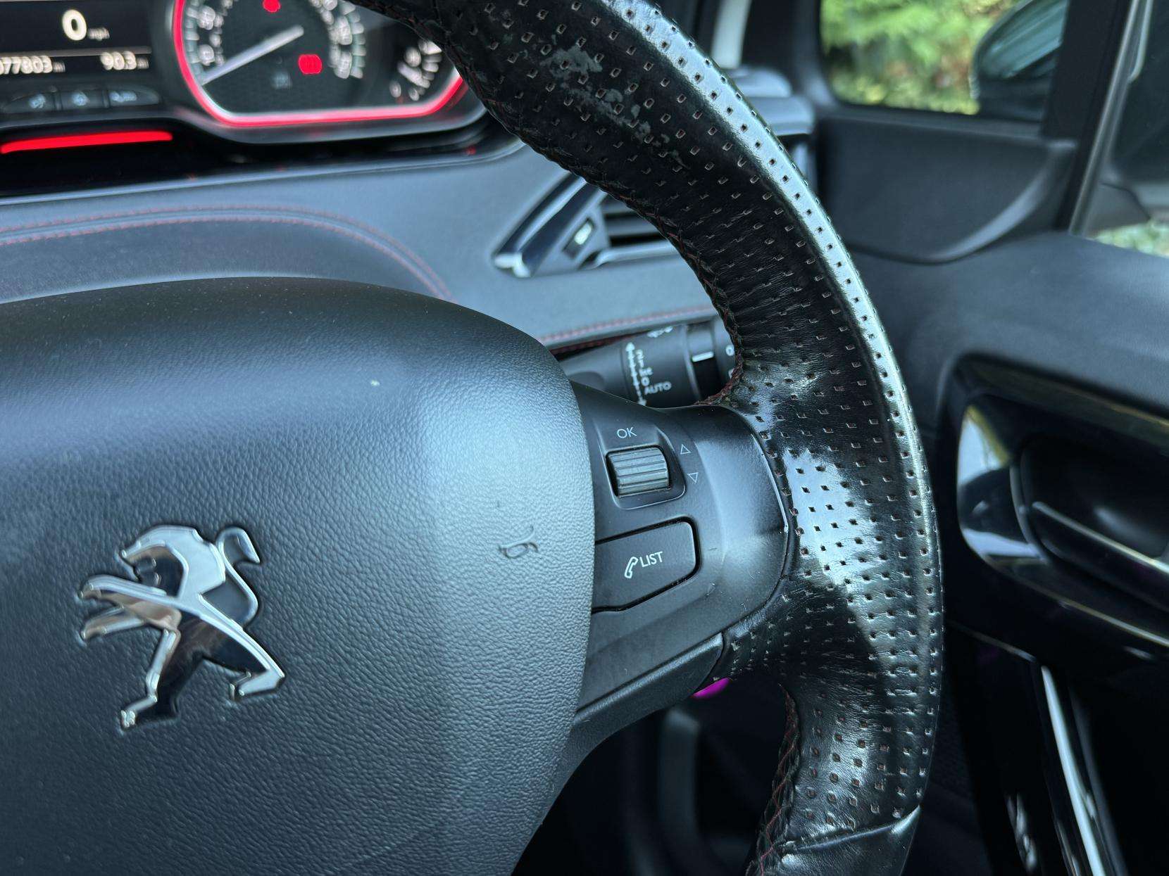 2015 PEUGEOT 208 2015 PEUGEOT 208