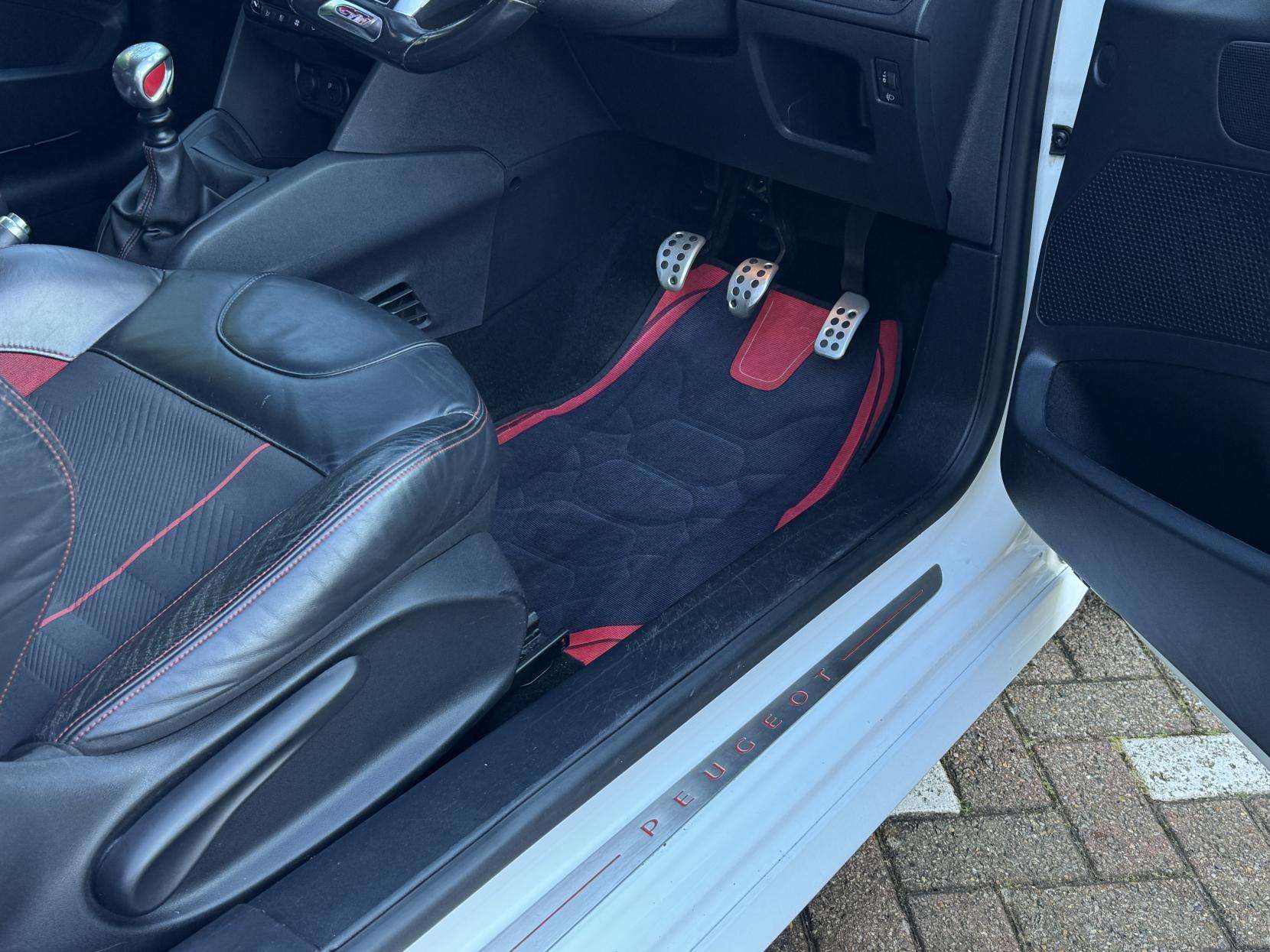 2015 PEUGEOT 208 2015 PEUGEOT 208