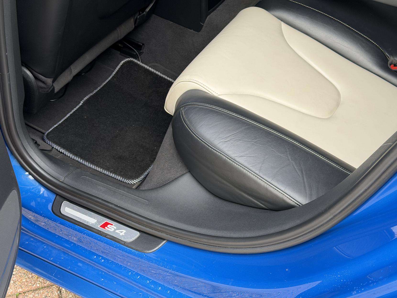 2009 AUDI S4 2009 AUDI S4