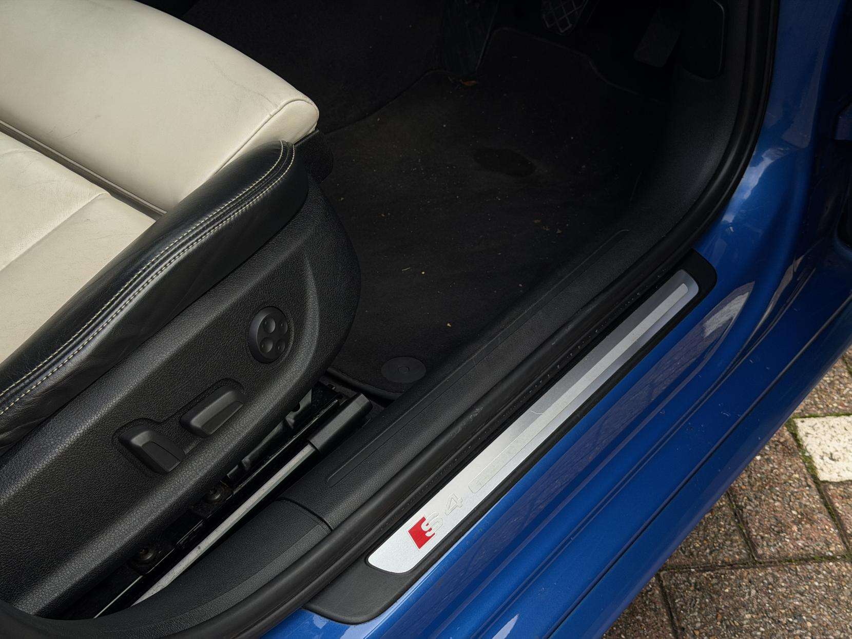 2009 AUDI S4 2009 AUDI S4