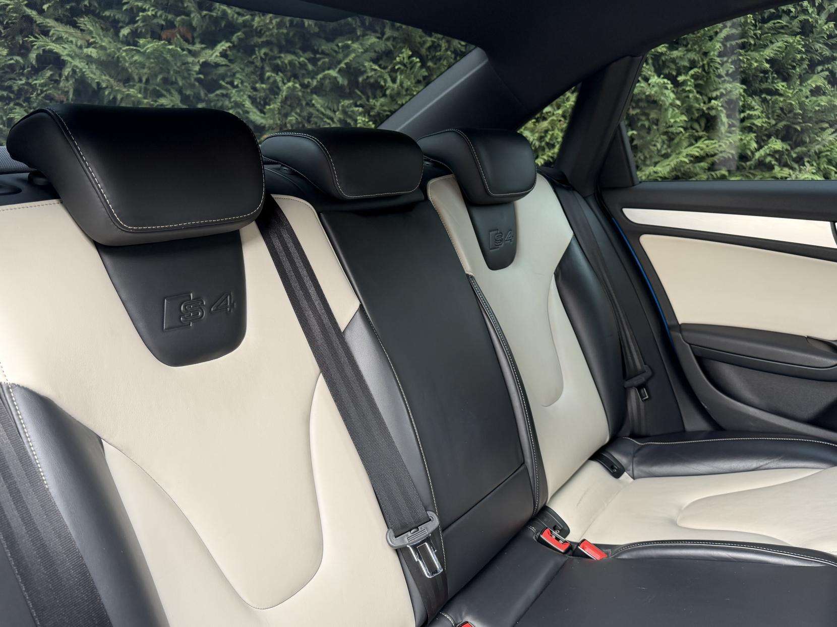 2009 AUDI S4 2009 AUDI S4