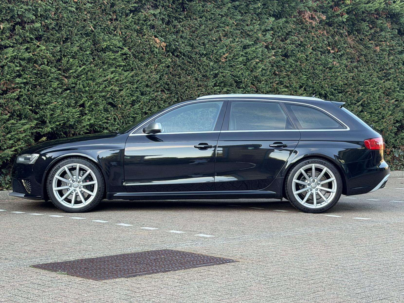 A 2012 AUDI RS4 AVANT 4.2 FSI V8 Limited Edition Estate 5dr Petrol S Tronic quattro Euro 5 (450 ps) A 2012 AUDI RS4 AVANT 4.2 FSI V8 Limited Edition Estate 5dr Petrol S Tronic quattro Euro 5 (450 ps)