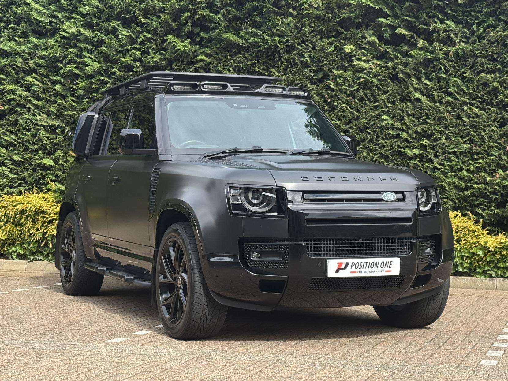 A 2022 LAND ROVER DEFENDER 110 3.0 D250 MHEV XS Edition SUV 5dr Diesel Auto 4WD Euro 6 (s/s) (250 ps) A 2022 LAND ROVER DEFENDER 110 3.0 D250 MHEV XS Edition SUV 5dr Diesel Auto 4WD Euro 6 (s/s) (250 ps)
