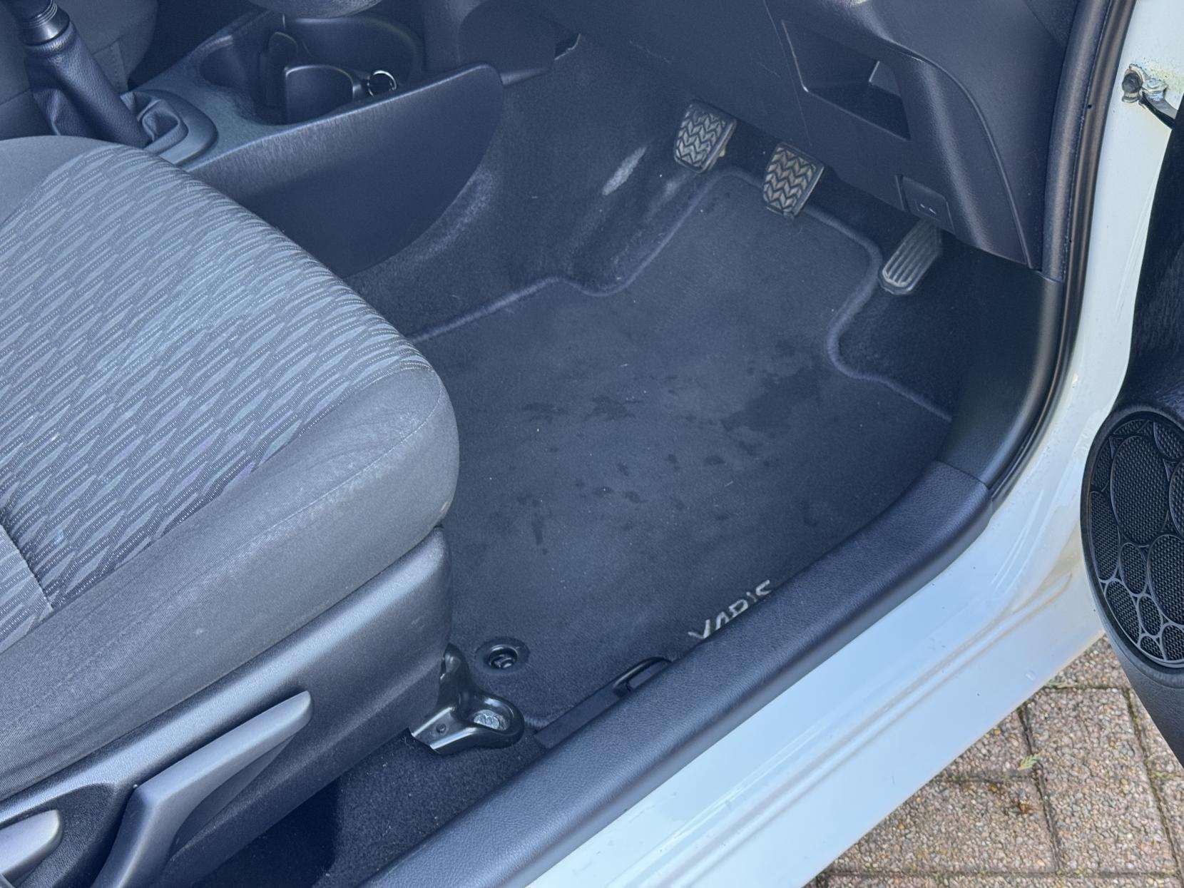 2012 TOYOTA YARIS 2012 TOYOTA YARIS