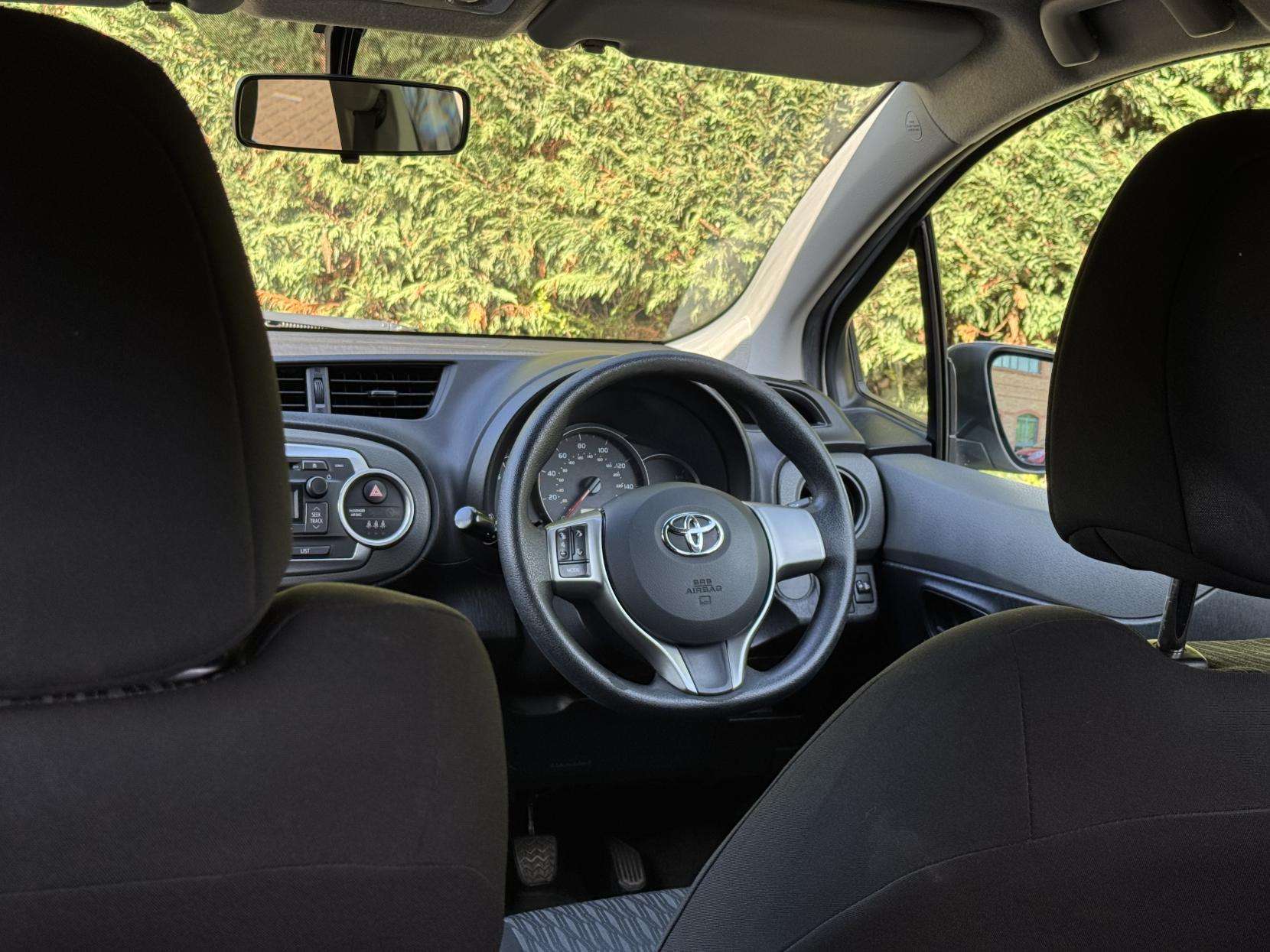 2012 TOYOTA YARIS 2012 TOYOTA YARIS