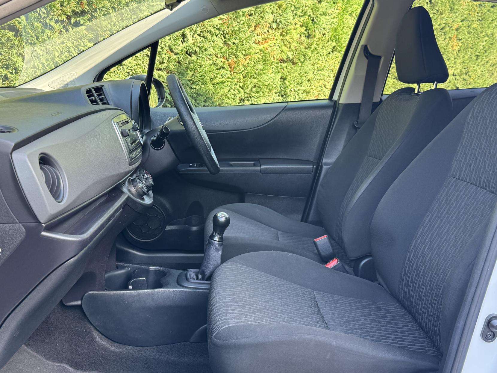 2012 TOYOTA YARIS 2012 TOYOTA YARIS