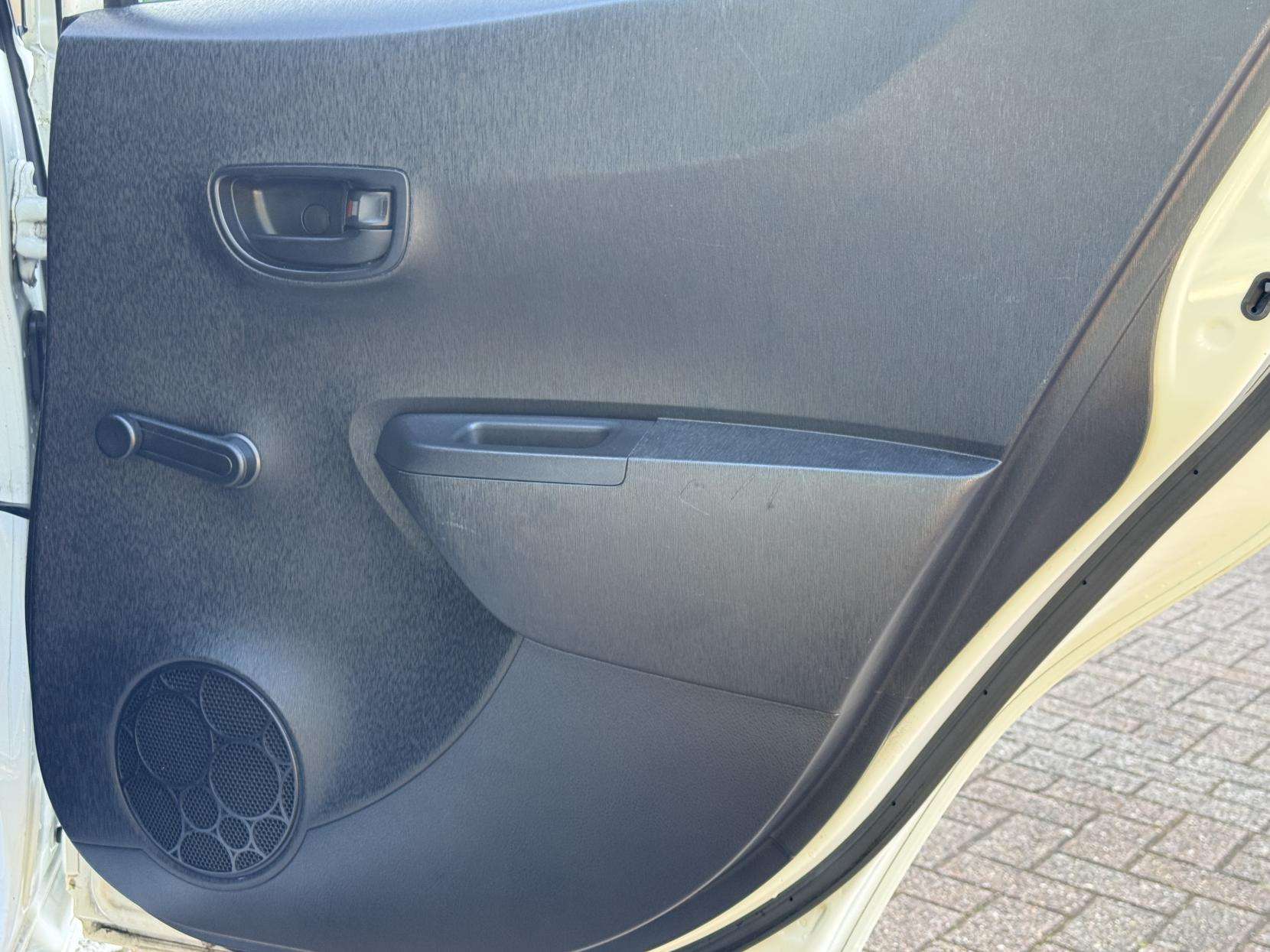 2012 TOYOTA YARIS 2012 TOYOTA YARIS