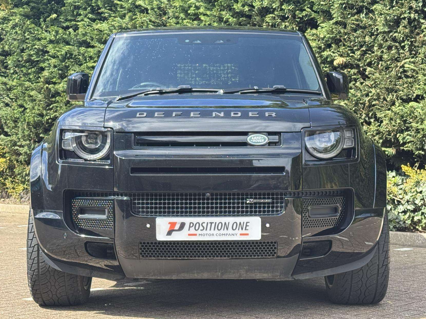 A 2024 LAND ROVER DEFENDER 90 3.0 D250 MHEV SE Hard Top SUV 3dr Diesel Auto 4WD SWB Euro 6 (s/s) (250 ps) A 2024 LAND ROVER DEFENDER 90 3.0 D250 MHEV SE Hard Top SUV 3dr Diesel Auto 4WD SWB Euro 6 (s/s) (250 ps)