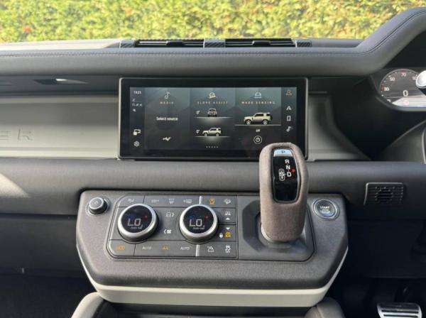2024 LAND ROVER DEFENDER 90 2024 LAND ROVER DEFENDER 90