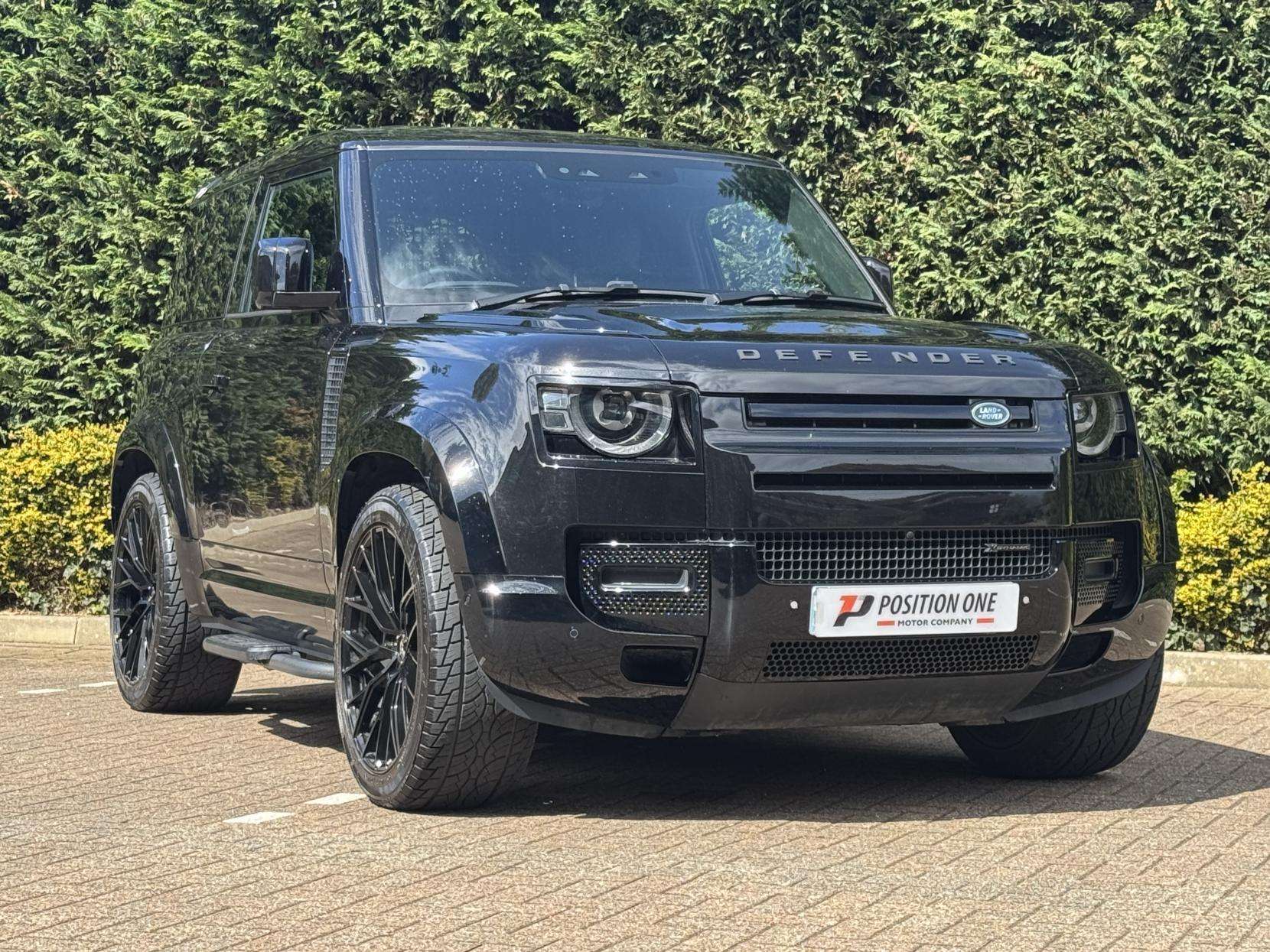 A 2024 LAND ROVER DEFENDER 90 3.0 D250 MHEV SE Hard Top SUV 3dr Diesel Auto 4WD SWB Euro 6 (s/s) (250 ps) A 2024 LAND ROVER DEFENDER 90 3.0 D250 MHEV SE Hard Top SUV 3dr Diesel Auto 4WD SWB Euro 6 (s/s) (250 ps)