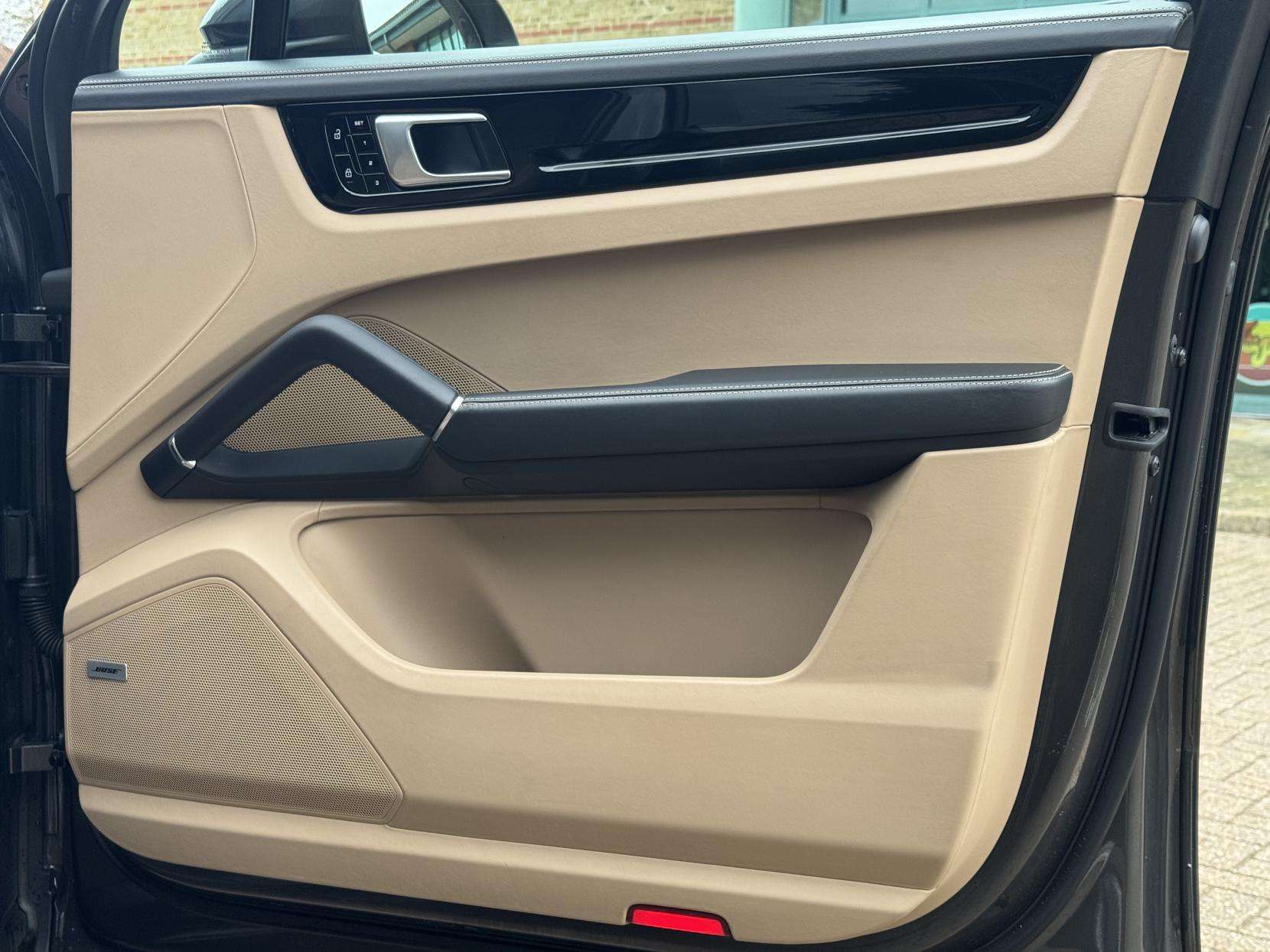 2020 PORSCHE CAYENNE 2020 PORSCHE CAYENNE