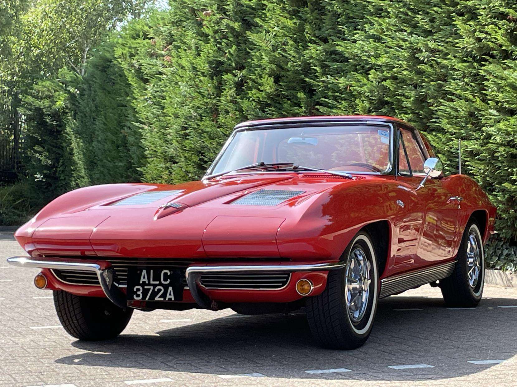 A 1991 CHEVROLET CORVETTE STINGRAY Corvette Sting Ray Convertible A 1991 CHEVROLET CORVETTE STINGRAY Corvette Sting Ray Convertible