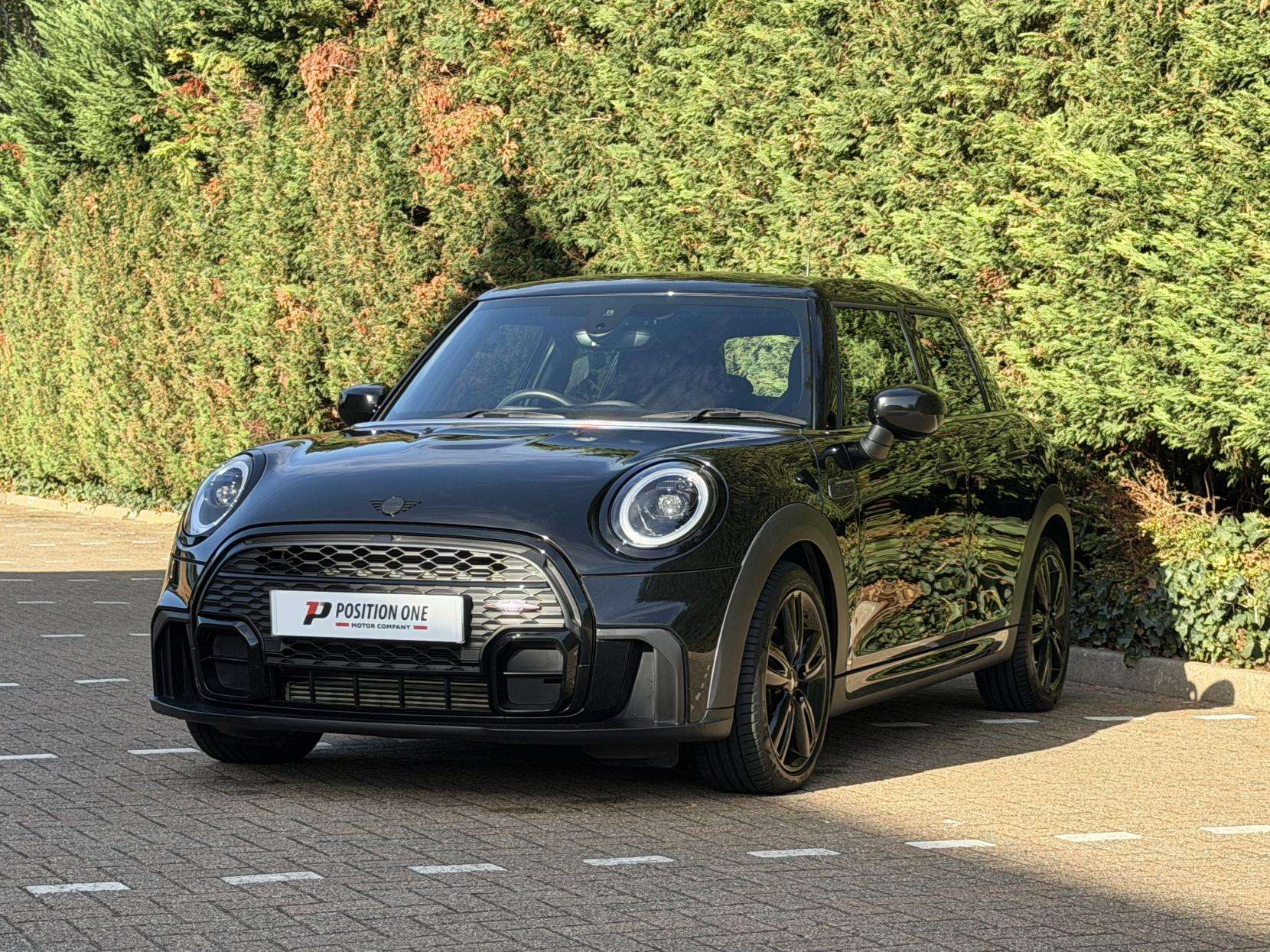 A 2023 MINI HATCH 1.5 Cooper Sport Hatchback 5dr Petrol Steptronic Euro 6 (s/s) (136 ps) A 2023 MINI HATCH 1.5 Cooper Sport Hatchback 5dr Petrol Steptronic Euro 6 (s/s) (136 ps)