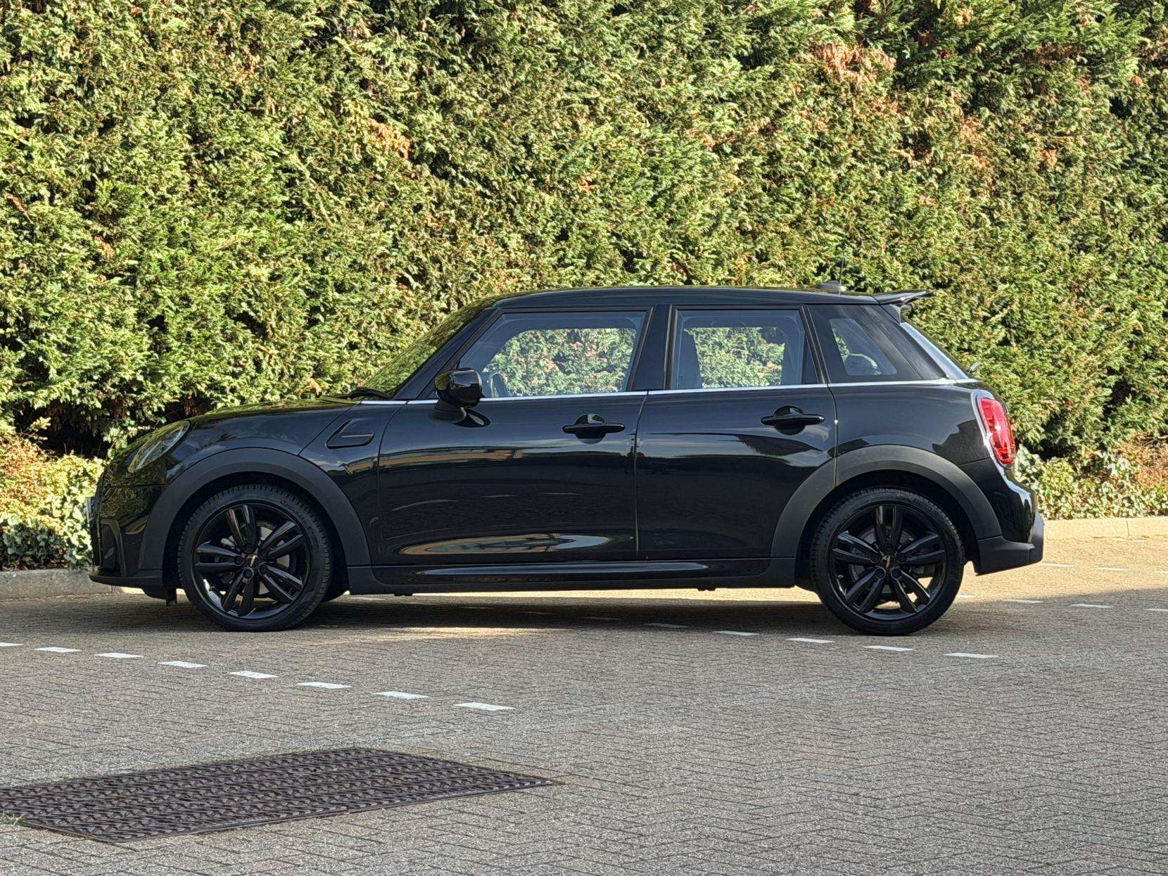 A 2023 MINI HATCH 1.5 Cooper Sport Hatchback 5dr Petrol Steptronic Euro 6 (s/s) (136 ps) A 2023 MINI HATCH 1.5 Cooper Sport Hatchback 5dr Petrol Steptronic Euro 6 (s/s) (136 ps)