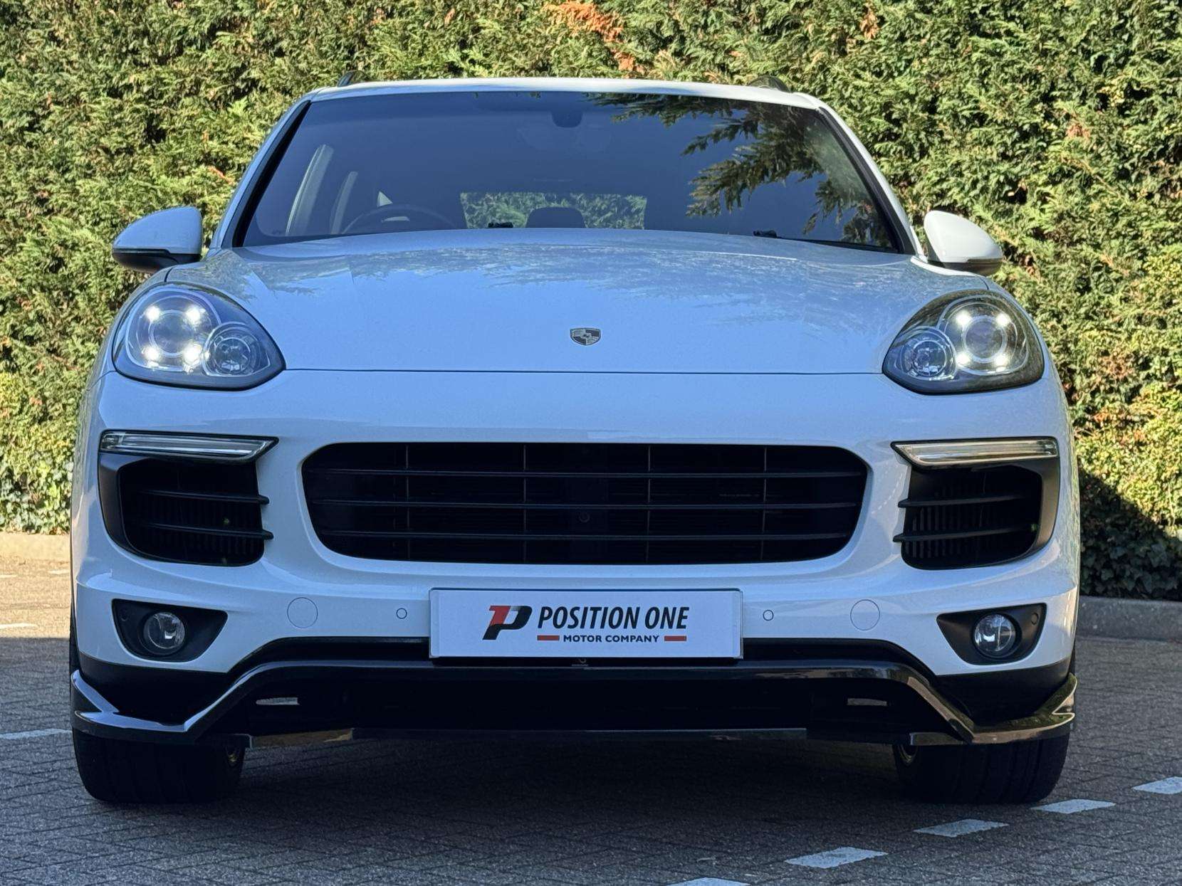 A 2018 PORSCHE CAYENNE 3.0 TD V6 SUV 5dr Diesel TiptronicS 4WD Euro 6 (s/s) (262 ps) A 2018 PORSCHE CAYENNE 3.0 TD V6 SUV 5dr Diesel TiptronicS 4WD Euro 6 (s/s) (262 ps)