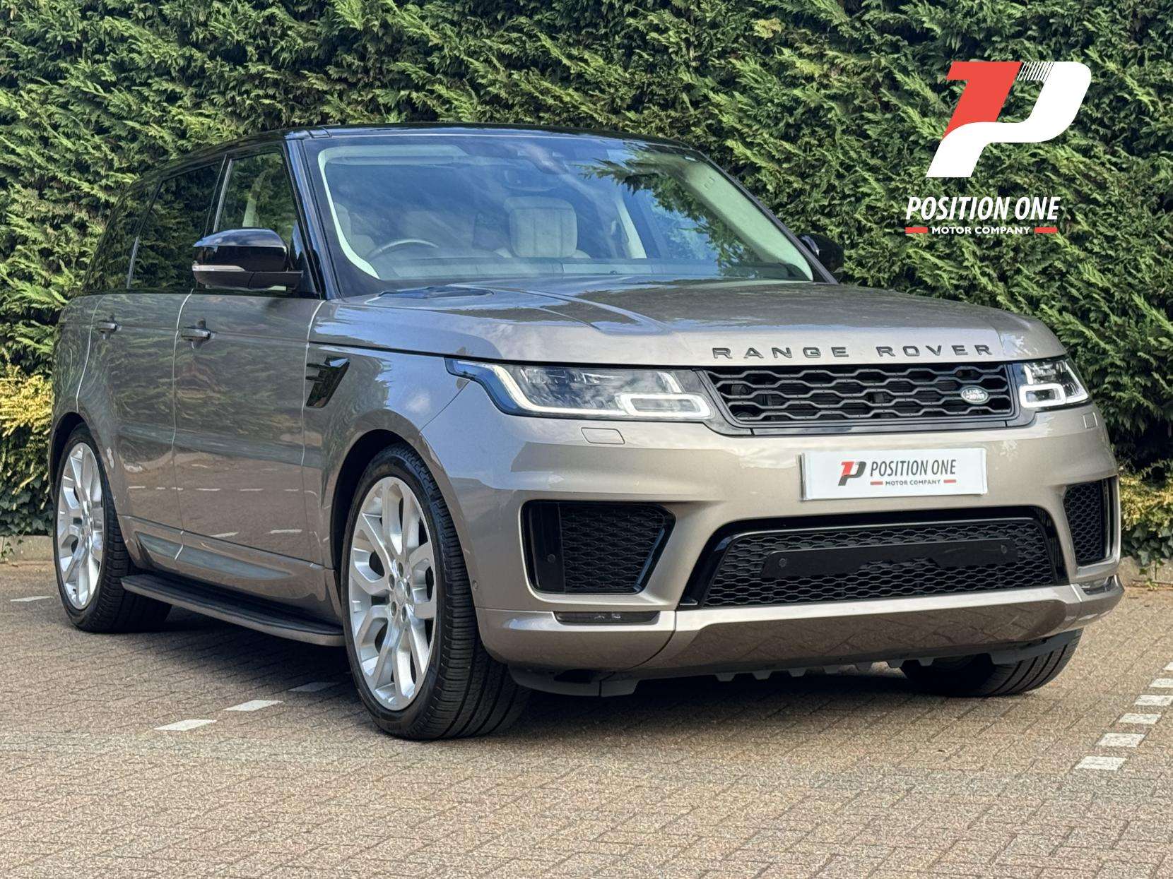 A 2021 LAND ROVER RANGE ROVER SPORT 3.0 D300 MHEV Autobiography Dynamic SUV 5dr Diesel Auto 4WD Euro 6 (s/s) (300 ps) A 2021 LAND ROVER RANGE ROVER SPORT 3.0 D300 MHEV Autobiography Dynamic SUV 5dr Diesel Auto 4WD Euro 6 (s/s) (300 ps)