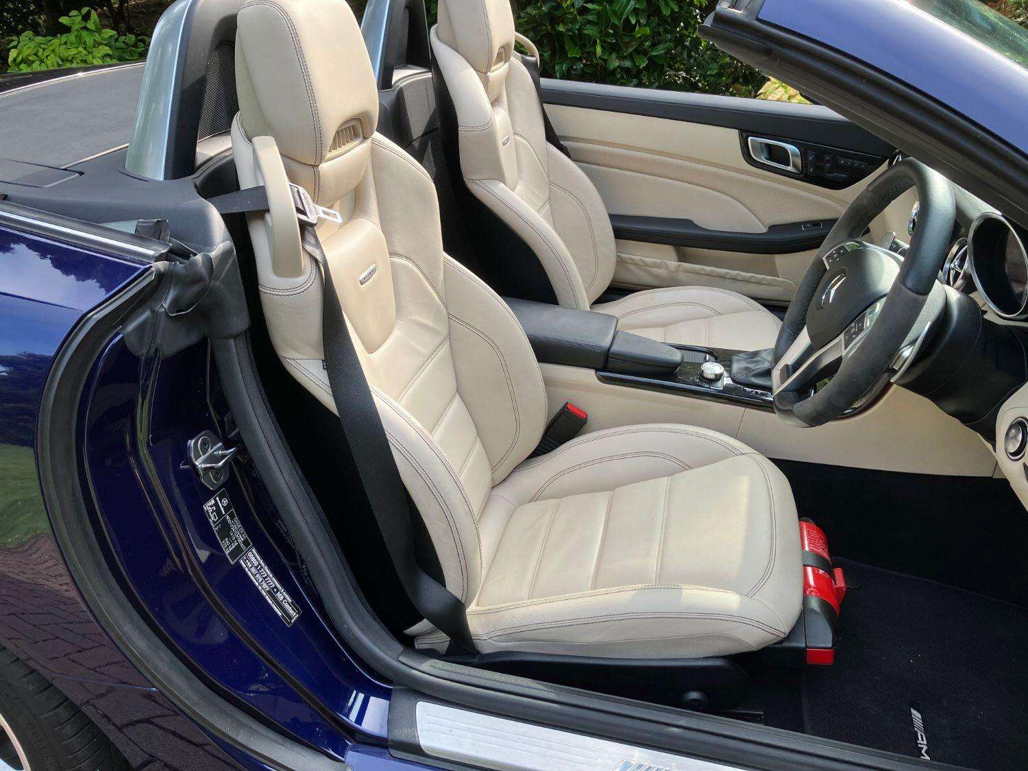 A 2013 MERCEDES-BENZ SLK 5.5 SLK55 V8 AMG A 2013 MERCEDES-BENZ SLK 5.5 SLK55 V8 AMG