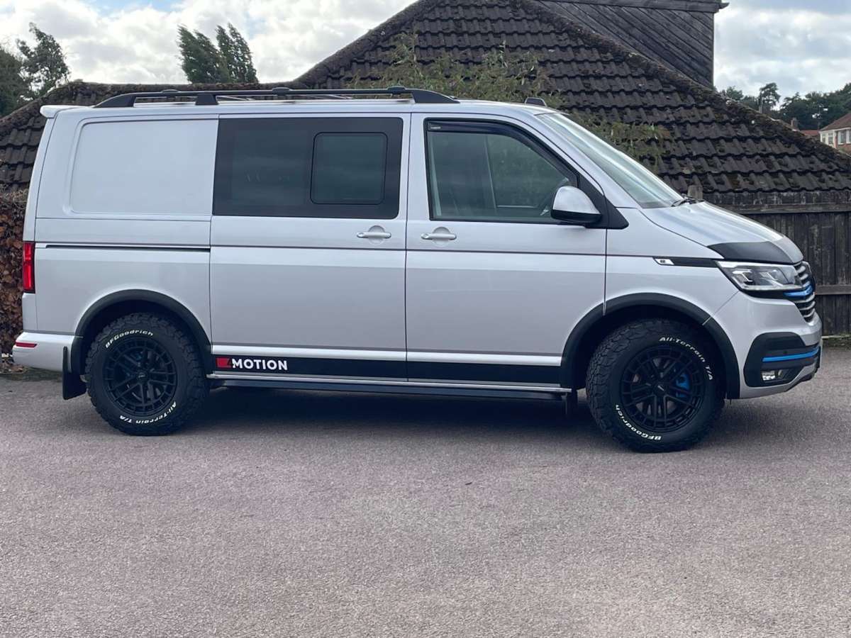 Check out this Volkswagen Transporter T32 Tdi Kombi Highline 4 Motion 2021 Diesel Automatic