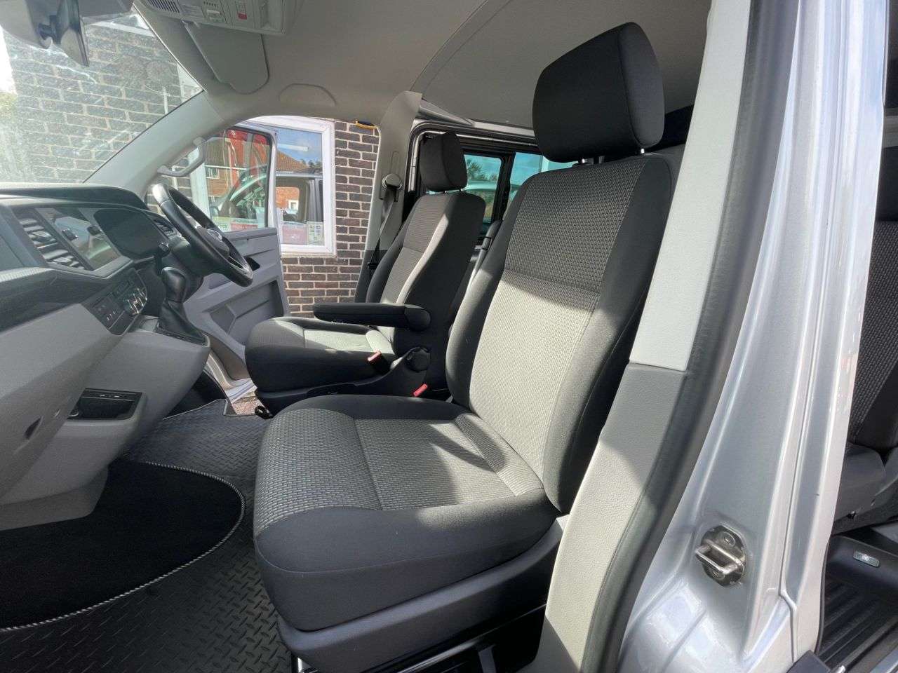 2021 VOLKSWAGEN TRANSPORTER T32 TDI KOMBI HIGHLINE 4 MOTION 2021 VOLKSWAGEN TRANSPORTER T32 TDI KOMBI HIGHLINE 4 MOTION