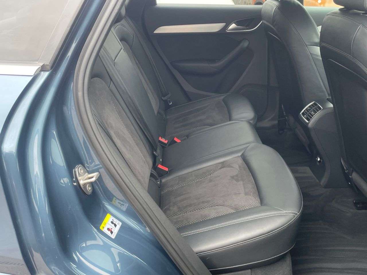 A 2016 AUDI Q3 2.0 TDI S line Plus SUV 5dr Diesel S Tronic quattro Euro 6 (s/s) (184 ps) A 2016 AUDI Q3 2.0 TDI S line Plus SUV 5dr Diesel S Tronic quattro Euro 6 (s/s) (184 ps)