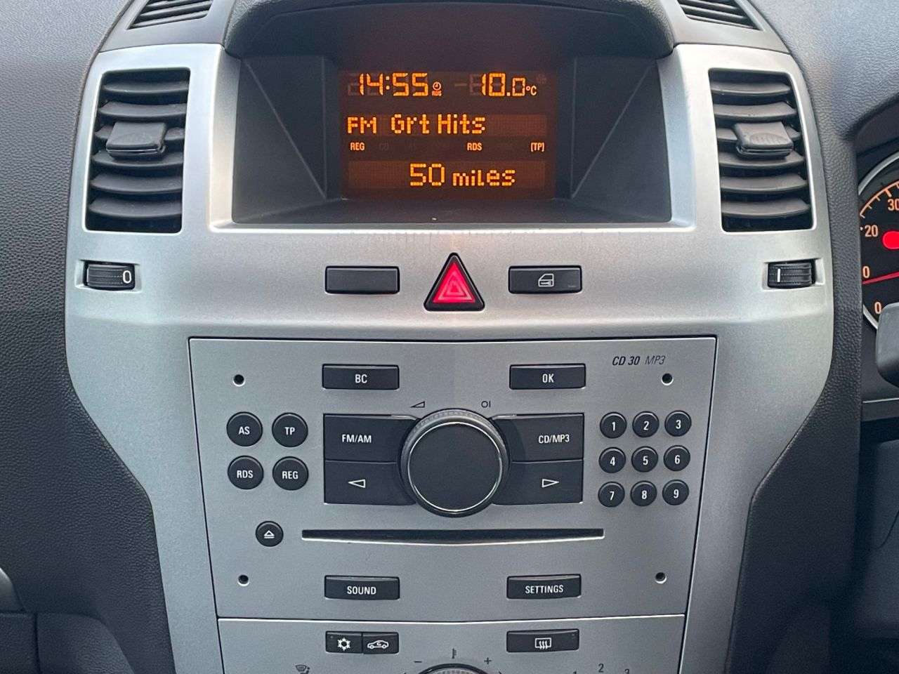 A 2009 VAUXHALL ZAFIRA 1.8 16V Active MPV 5dr Petrol Manual Euro 4 (140 ps) A 2009 VAUXHALL ZAFIRA 1.8 16V Active MPV 5dr Petrol Manual Euro 4 (140 ps)