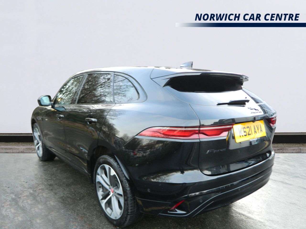 A 2021 JAGUAR F-PACE 2.0 D200 MHEV R-Dynamic HSE SUV 5dr Diesel Auto AWD Euro 6 (s/s) (204 ps) S A 2021 JAGUAR F-PACE 2.0 D200 MHEV R-Dynamic HSE SUV 5dr Diesel Auto AWD Euro 6 (s/s) (204 ps) S