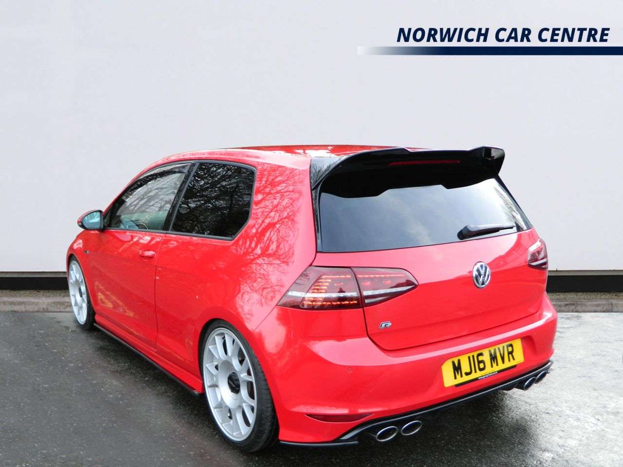 A 2016 VOLKSWAGEN GOLF 2.0 TSI BlueMotion Tech R Hatchback 3dr Petrol Manual 4Motion Euro 6 (s/s) A 2016 VOLKSWAGEN GOLF 2.0 TSI BlueMotion Tech R Hatchback 3dr Petrol Manual 4Motion Euro 6 (s/s)