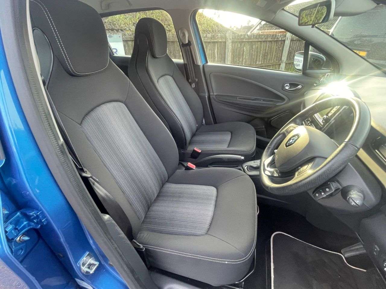 A 2019 RENAULT ZOE R110 41kWh Dynamique Nav Hatchback 5dr Electric Auto (i) (107 bhp) A 2019 RENAULT ZOE R110 41kWh Dynamique Nav Hatchback 5dr Electric Auto (i) (107 bhp)