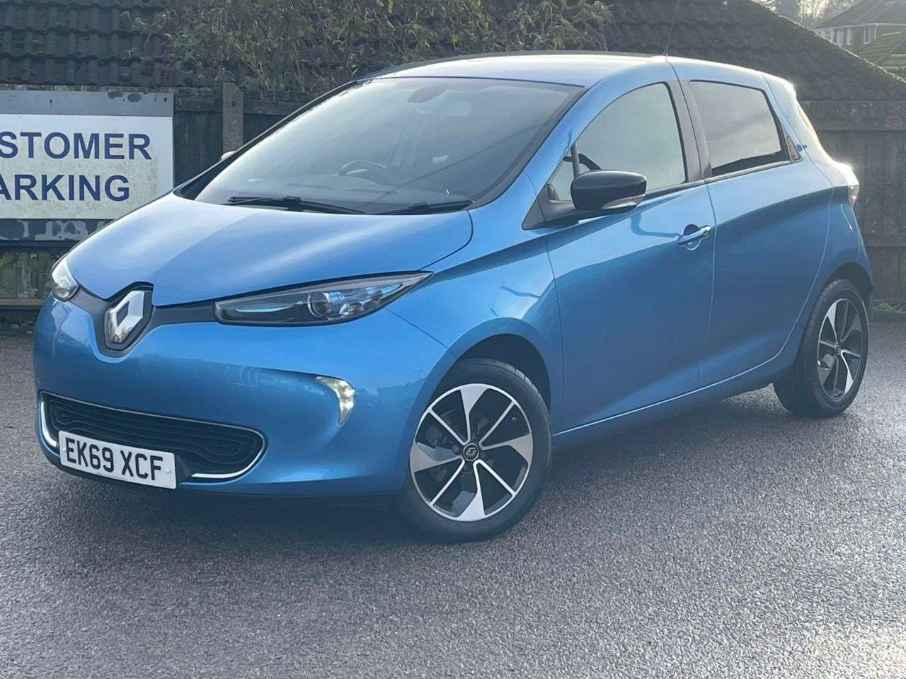 A 2019 RENAULT ZOE R110 41kWh Dynamique Nav Hatchback 5dr Electric Auto (i) (107 bhp) A 2019 RENAULT ZOE R110 41kWh Dynamique Nav Hatchback 5dr Electric Auto (i) (107 bhp)