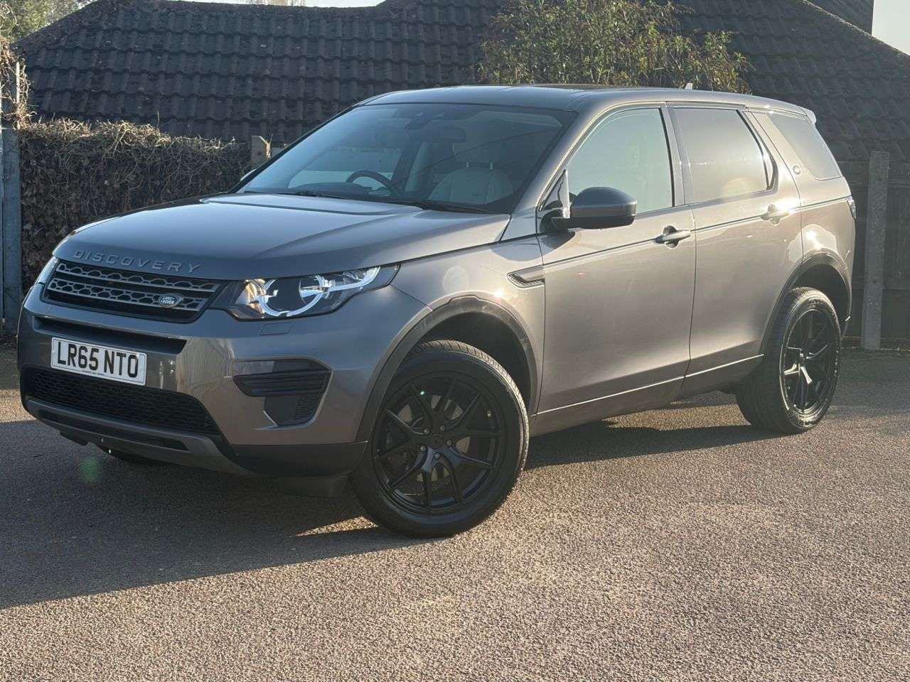 A 2015 LAND ROVER DISCOVERY SPORT 2.0 TD4 SE SUV 5dr Diesel Manual 4WD Euro 6 (s/s) (5 Seat) (150 ps) A 2015 LAND ROVER DISCOVERY SPORT 2.0 TD4 SE SUV 5dr Diesel Manual 4WD Euro 6 (s/s) (5 Seat) (150 ps)