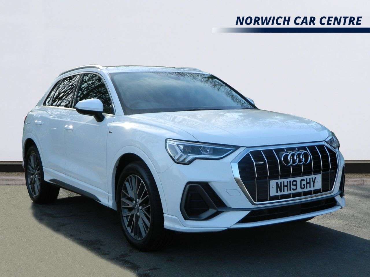 A 2019 AUDI Q3 2.0 TFSI 40 S line SUV 5dr Petrol S Tronic quattro Euro 6 (s/s) (190 ps) RO A 2019 AUDI Q3 2.0 TFSI 40 S line SUV 5dr Petrol S Tronic quattro Euro 6 (s/s) (190 ps) RO
