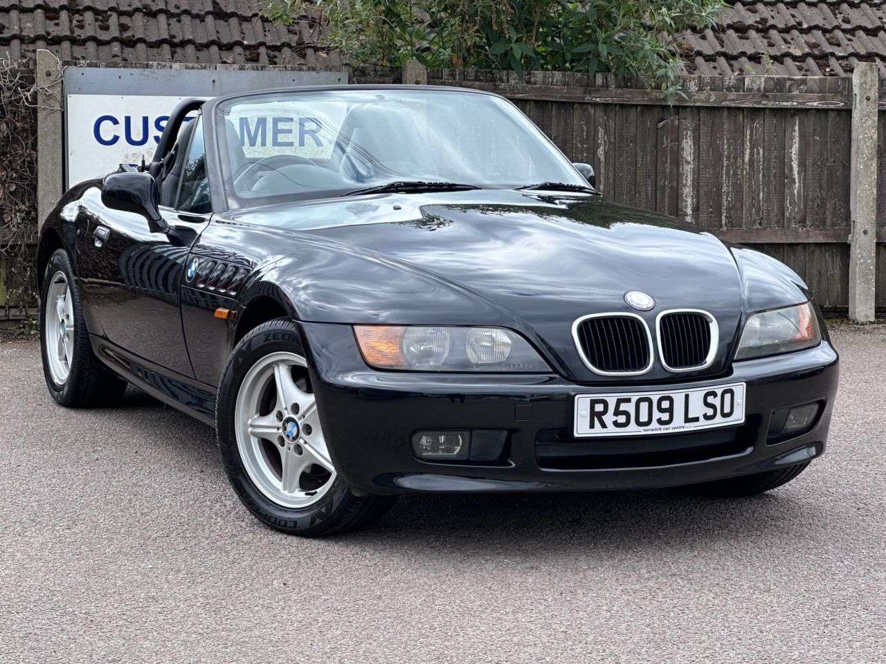 A 1997 BMW Z3 1.9i Convertible 2dr Petrol Manual (187 g/km, 140 bhp) A 1997 BMW Z3 1.9i Convertible 2dr Petrol Manual (187 g/km, 140 bhp)