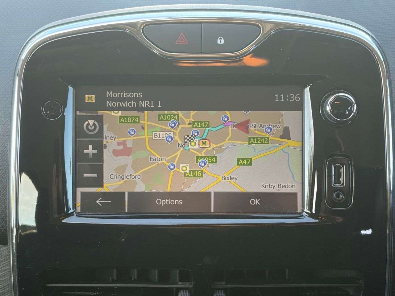 A 2013 RENAULT CLIO 1.2 16V Dynamique MediaNav Hatchback 5dr Petrol Manual Euro 5 (75 ps) A 2013 RENAULT CLIO 1.2 16V Dynamique MediaNav Hatchback 5dr Petrol Manual Euro 5 (75 ps)