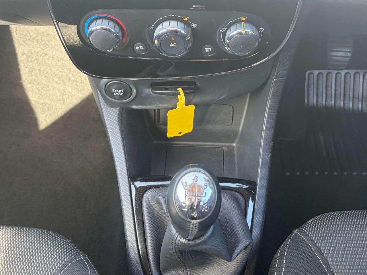 2013 RENAULT CLIO 2013 RENAULT CLIO