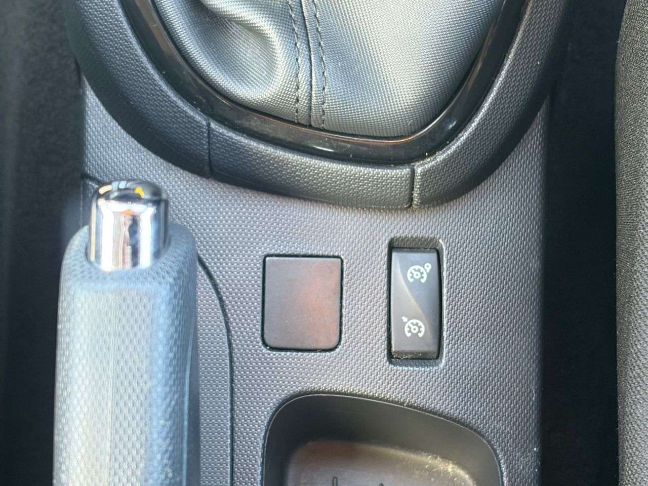 2013 RENAULT CLIO 2013 RENAULT CLIO