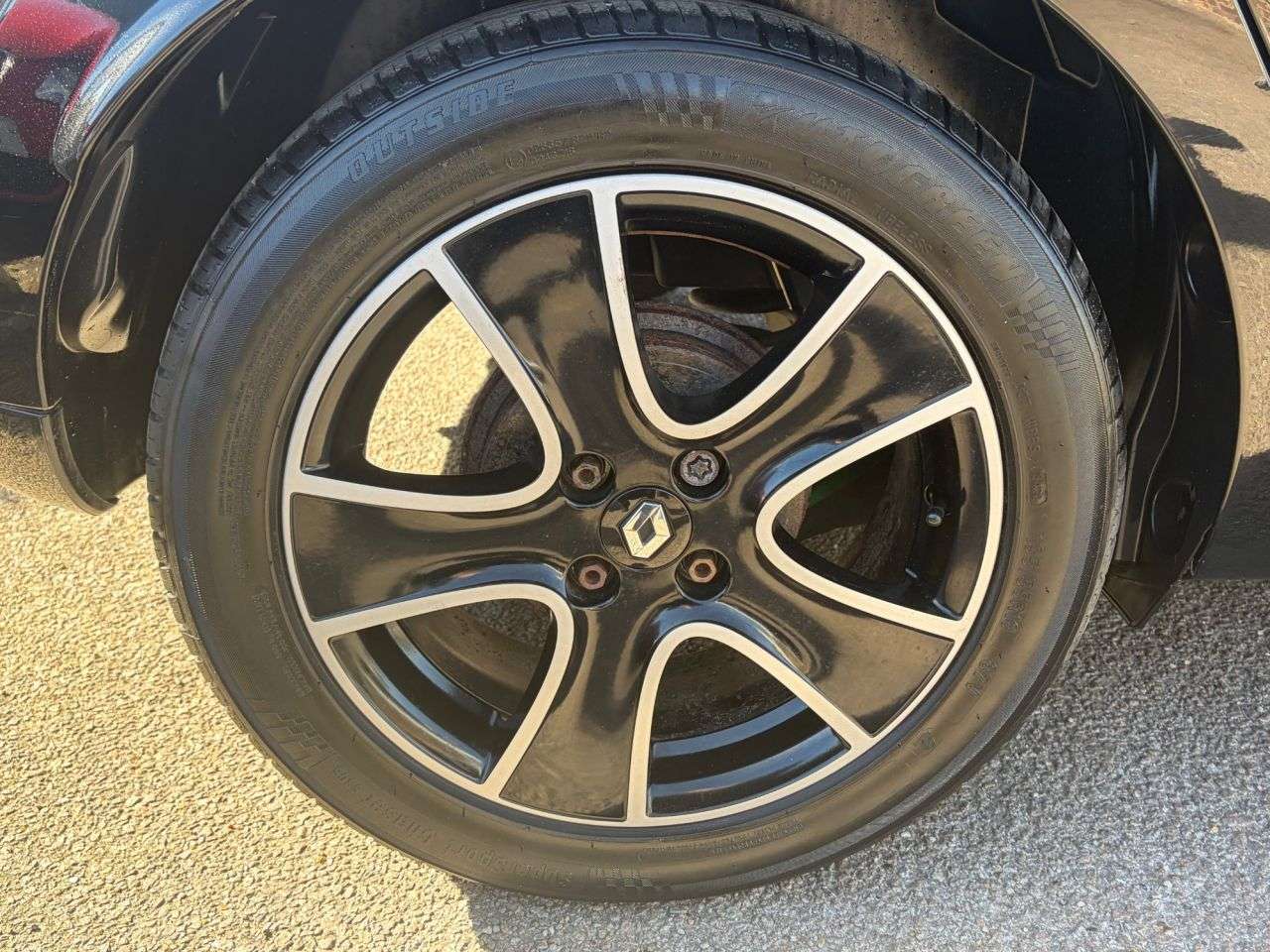 A 2013 RENAULT CLIO 1.2 16V Dynamique MediaNav Hatchback 5dr Petrol Manual Euro 5 (75 ps) A 2013 RENAULT CLIO 1.2 16V Dynamique MediaNav Hatchback 5dr Petrol Manual Euro 5 (75 ps)