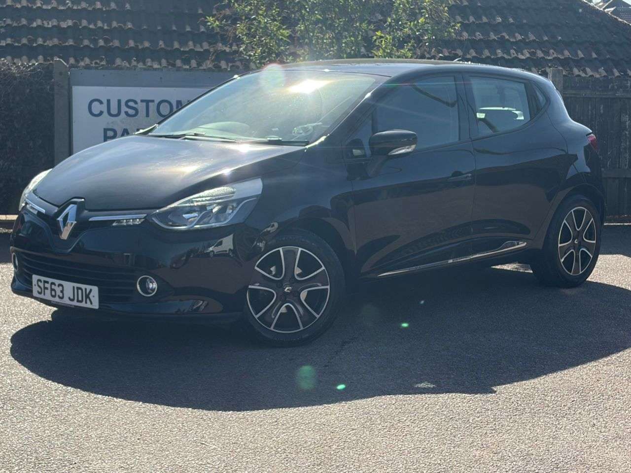 A 2013 RENAULT CLIO 1.2 16V Dynamique MediaNav Hatchback 5dr Petrol Manual Euro 5 (75 ps) A 2013 RENAULT CLIO 1.2 16V Dynamique MediaNav Hatchback 5dr Petrol Manual Euro 5 (75 ps)