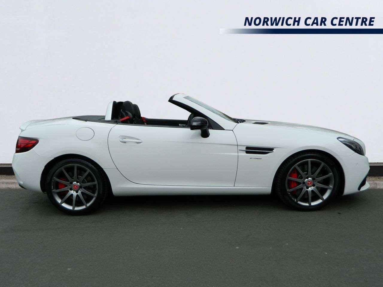 A 2016 MERCEDES-BENZ SLC 3.0 SLC43 V6 AMG Convertible 2dr Petrol G-Tronic Euro 6 (s/s) (367 ps) REVE A 2016 MERCEDES-BENZ SLC 3.0 SLC43 V6 AMG Convertible 2dr Petrol G-Tronic Euro 6 (s/s) (367 ps) REVE