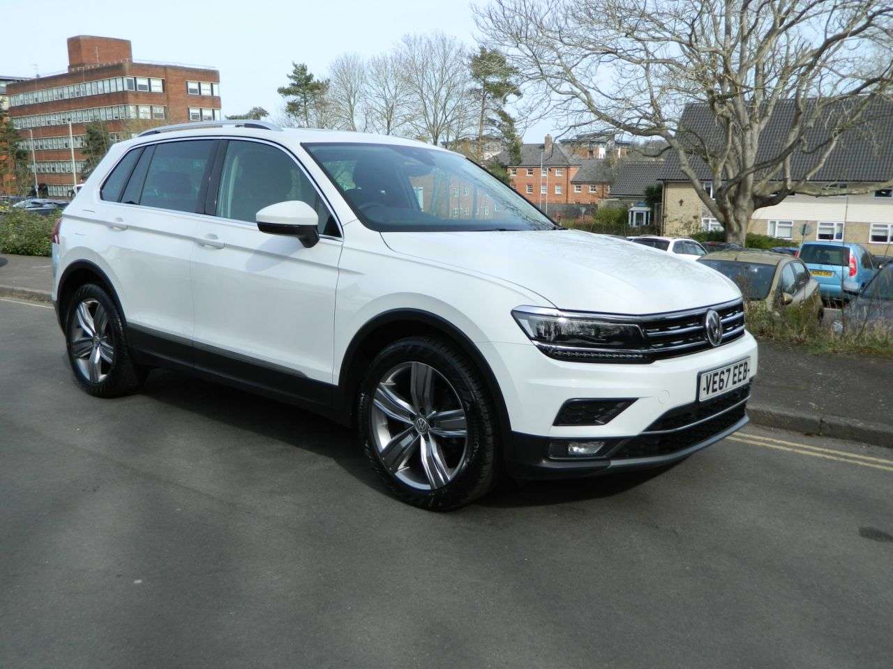 A 2017 VOLKSWAGEN TIGUAN 2.0 TDI SEL SUV 5dr Diesel DSG Euro 6 (s/s) (150 ps) PAN SUNROOF DAB SATNAV A 2017 VOLKSWAGEN TIGUAN 2.0 TDI SEL SUV 5dr Diesel DSG Euro 6 (s/s) (150 ps) PAN SUNROOF DAB SATNAV