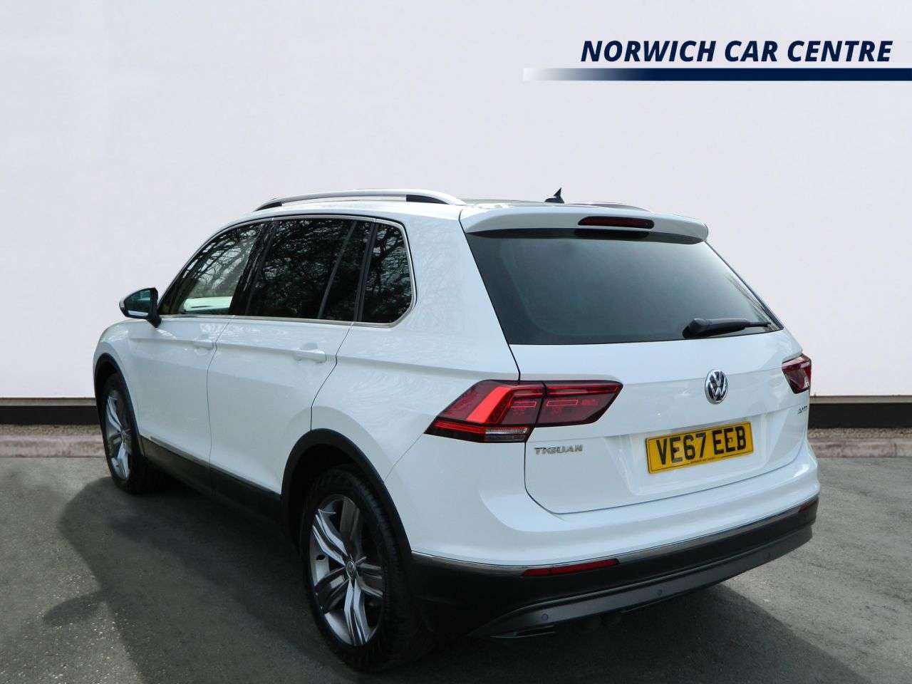 A 2017 VOLKSWAGEN TIGUAN 2.0 TDI SEL SUV 5dr Diesel DSG Euro 6 (s/s) (150 ps) PAN SUNROOF DAB SATNAV A 2017 VOLKSWAGEN TIGUAN 2.0 TDI SEL SUV 5dr Diesel DSG Euro 6 (s/s) (150 ps) PAN SUNROOF DAB SATNAV