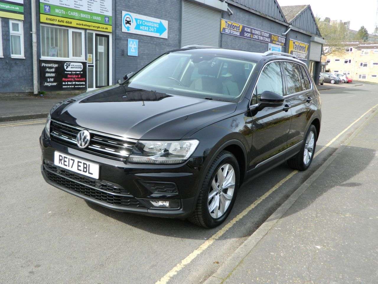 2017 VOLKSWAGEN TIGUAN 2017 VOLKSWAGEN TIGUAN