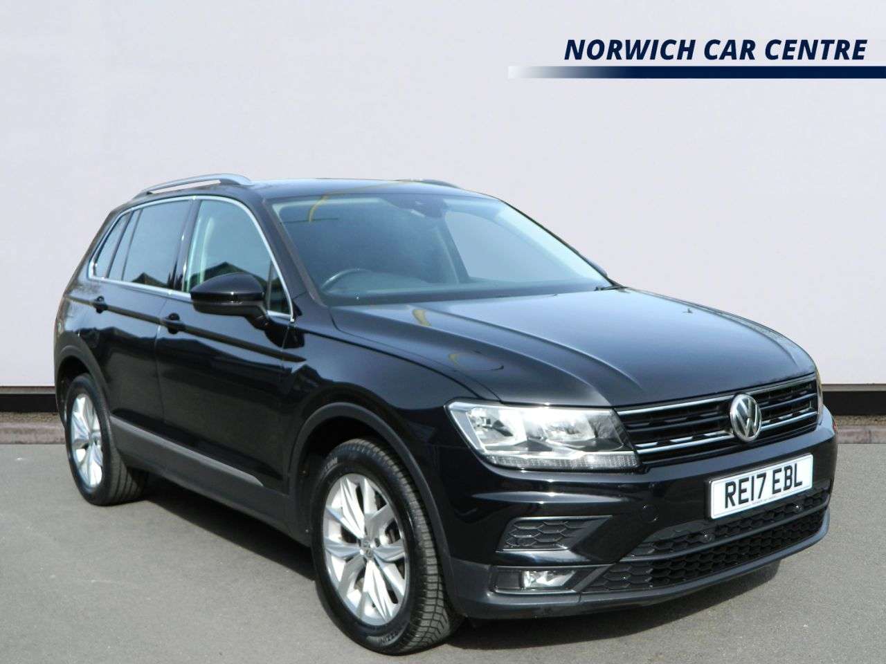 A 2017 VOLKSWAGEN TIGUAN 2.0 TDI BlueMotion Tech SE Navigation SUV 5dr Diesel DSG 4Motion Euro 6 (s/ A 2017 VOLKSWAGEN TIGUAN 2.0 TDI BlueMotion Tech SE Navigation SUV 5dr Diesel DSG 4Motion Euro 6 (s/