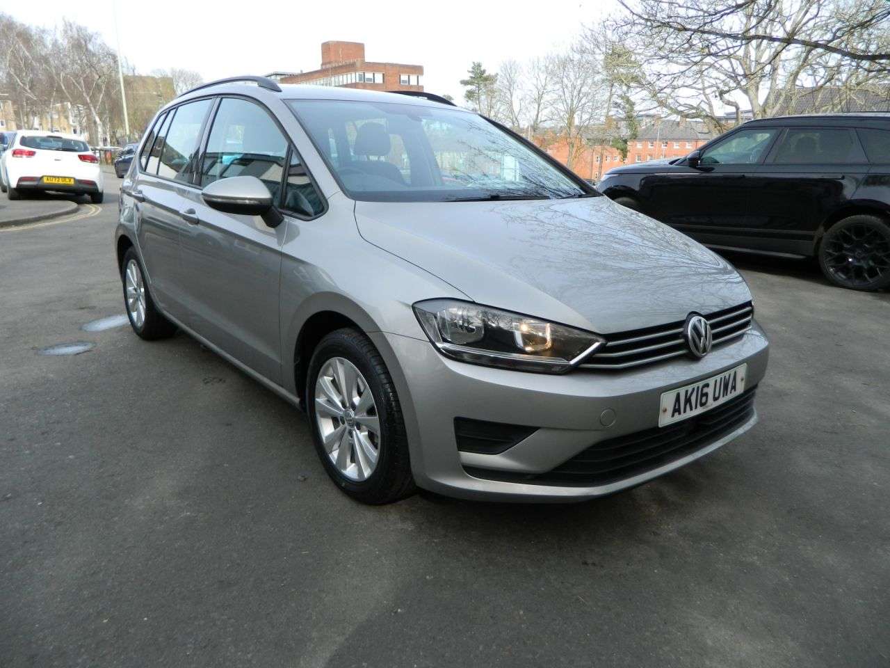 A 2016 VOLKSWAGEN GOLF SV 1.4 TSI BlueMotion Tech SE MPV 5dr Petrol DSG Euro 6 (s/s) (125 ps) DAB RAD A 2016 VOLKSWAGEN GOLF SV 1.4 TSI BlueMotion Tech SE MPV 5dr Petrol DSG Euro 6 (s/s) (125 ps) DAB RAD