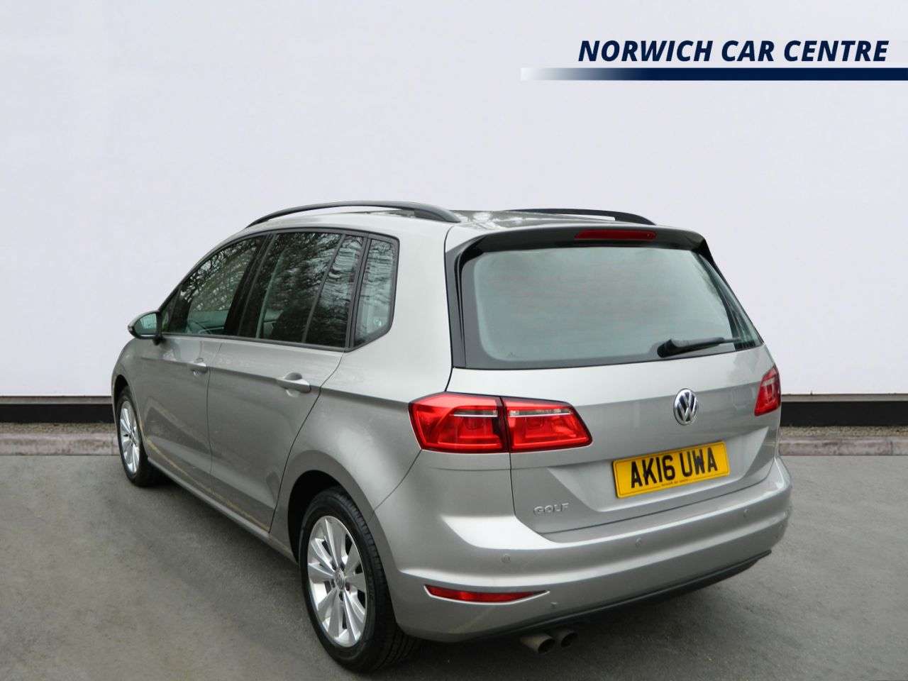 A 2016 VOLKSWAGEN GOLF SV 1.4 TSI BlueMotion Tech SE MPV 5dr Petrol DSG Euro 6 (s/s) (125 ps) DAB RAD A 2016 VOLKSWAGEN GOLF SV 1.4 TSI BlueMotion Tech SE MPV 5dr Petrol DSG Euro 6 (s/s) (125 ps) DAB RAD