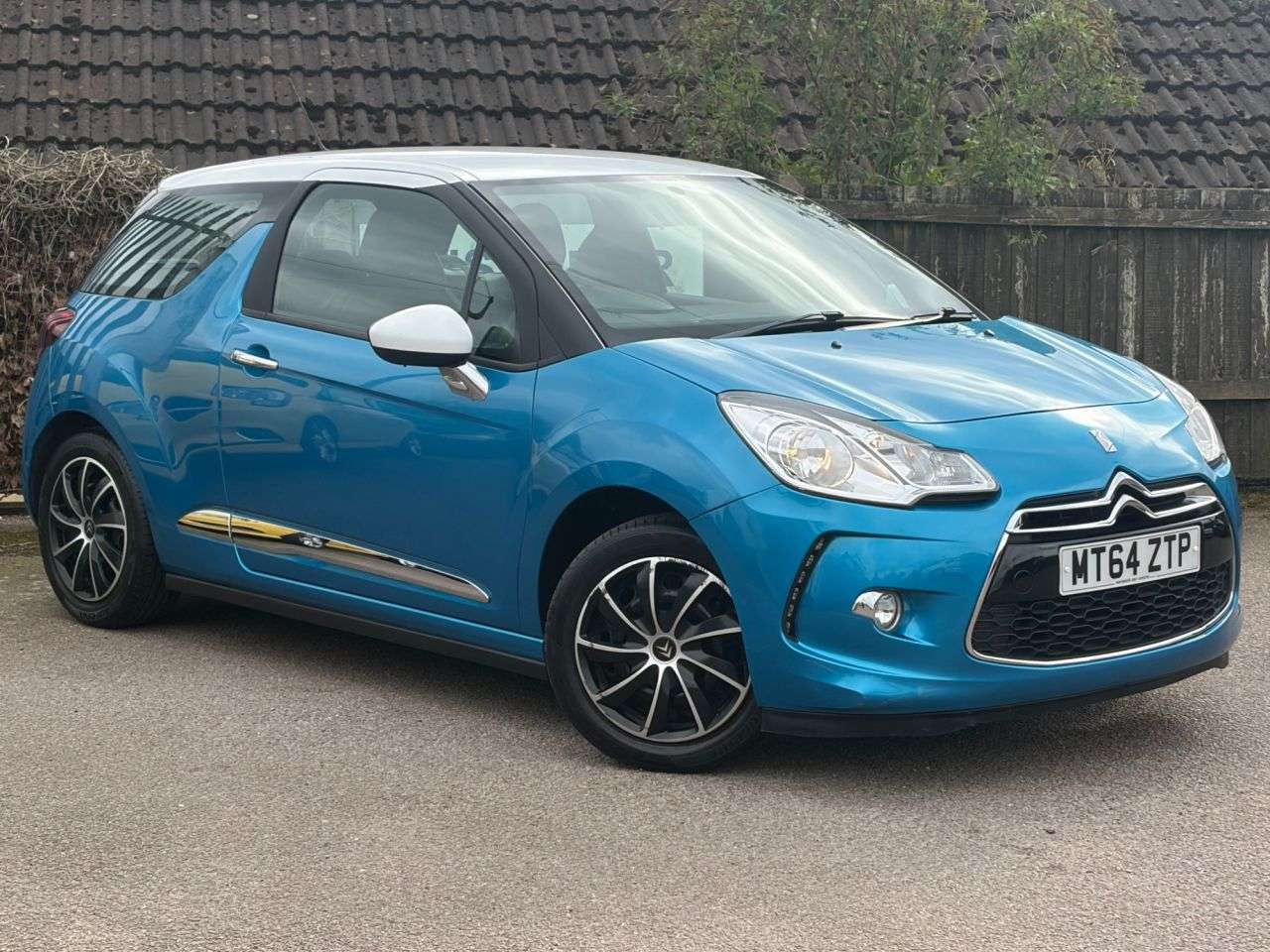 A 2014 CITROEN DS3 1.2 PureTech DSign Hatchback 3dr Petrol Manual Euro 5 (82 ps) A 2014 CITROEN DS3 1.2 PureTech DSign Hatchback 3dr Petrol Manual Euro 5 (82 ps)