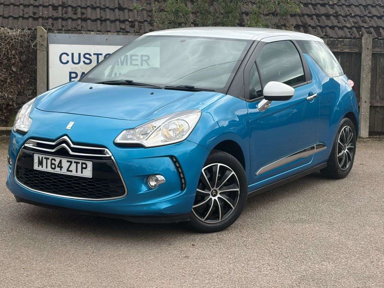 A 2014 CITROEN DS3 1.2 PureTech DSign Hatchback 3dr Petrol Manual Euro 5 (82 ps) A 2014 CITROEN DS3 1.2 PureTech DSign Hatchback 3dr Petrol Manual Euro 5 (82 ps)