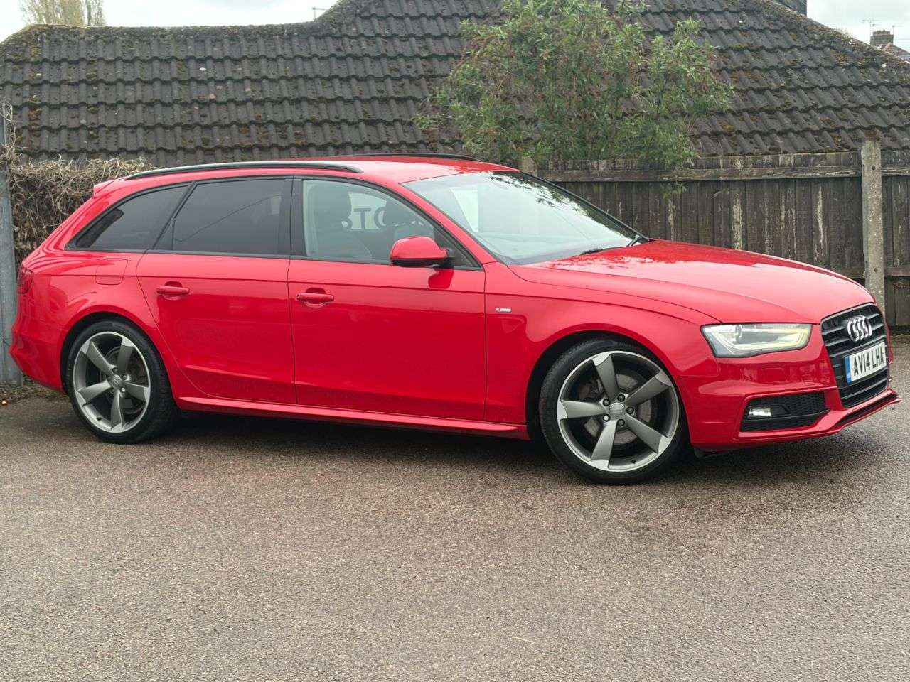 A 2014 AUDI A4 AVANT 2.0 TDI Black Edition Estate 5dr Diesel Multitronic Euro 5 (s/s) (177 ps) A 2014 AUDI A4 AVANT 2.0 TDI Black Edition Estate 5dr Diesel Multitronic Euro 5 (s/s) (177 ps)