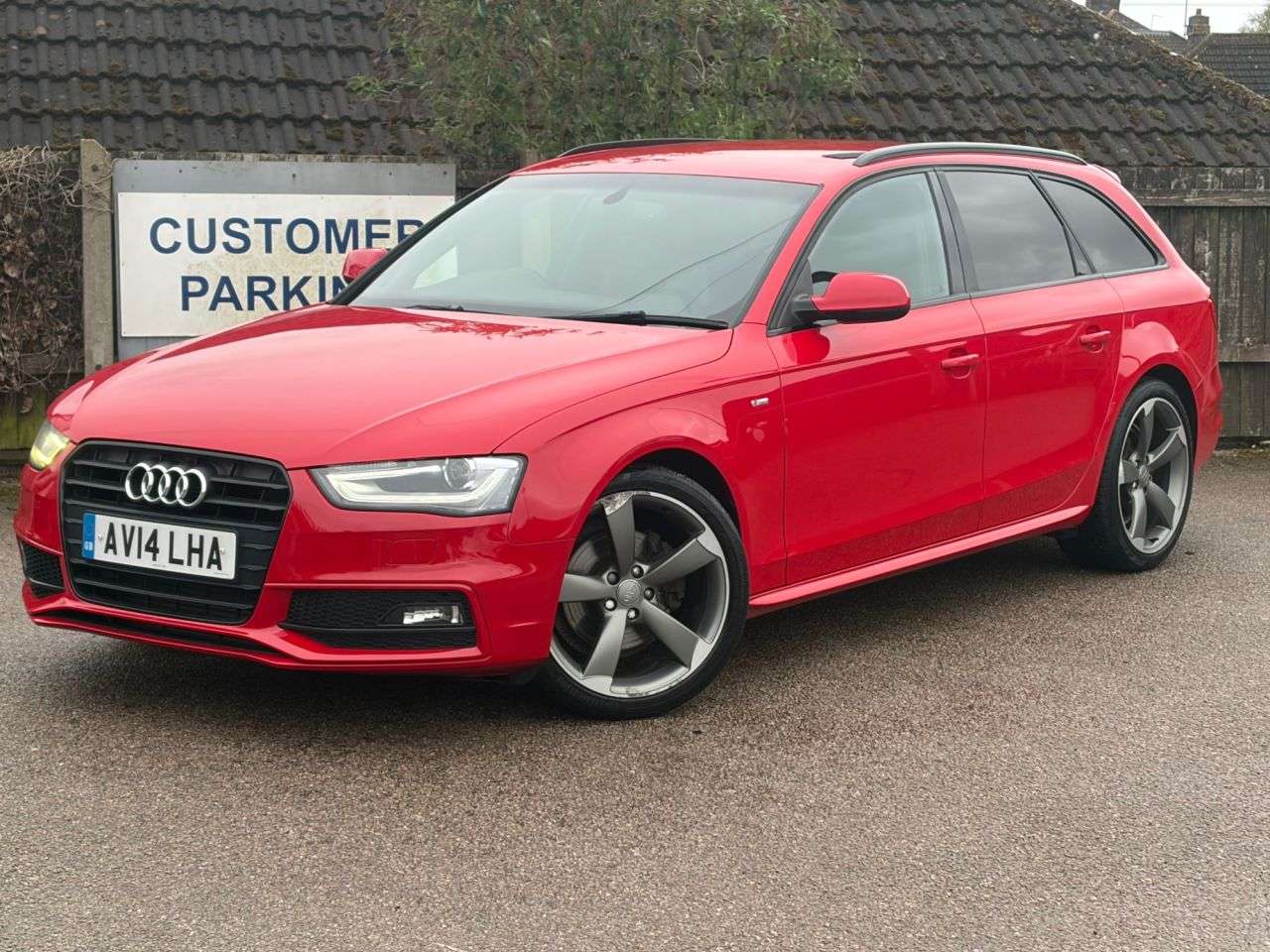 A 2014 AUDI A4 AVANT 2.0 TDI Black Edition Estate 5dr Diesel Multitronic Euro 5 (s/s) (177 ps) A 2014 AUDI A4 AVANT 2.0 TDI Black Edition Estate 5dr Diesel Multitronic Euro 5 (s/s) (177 ps)
